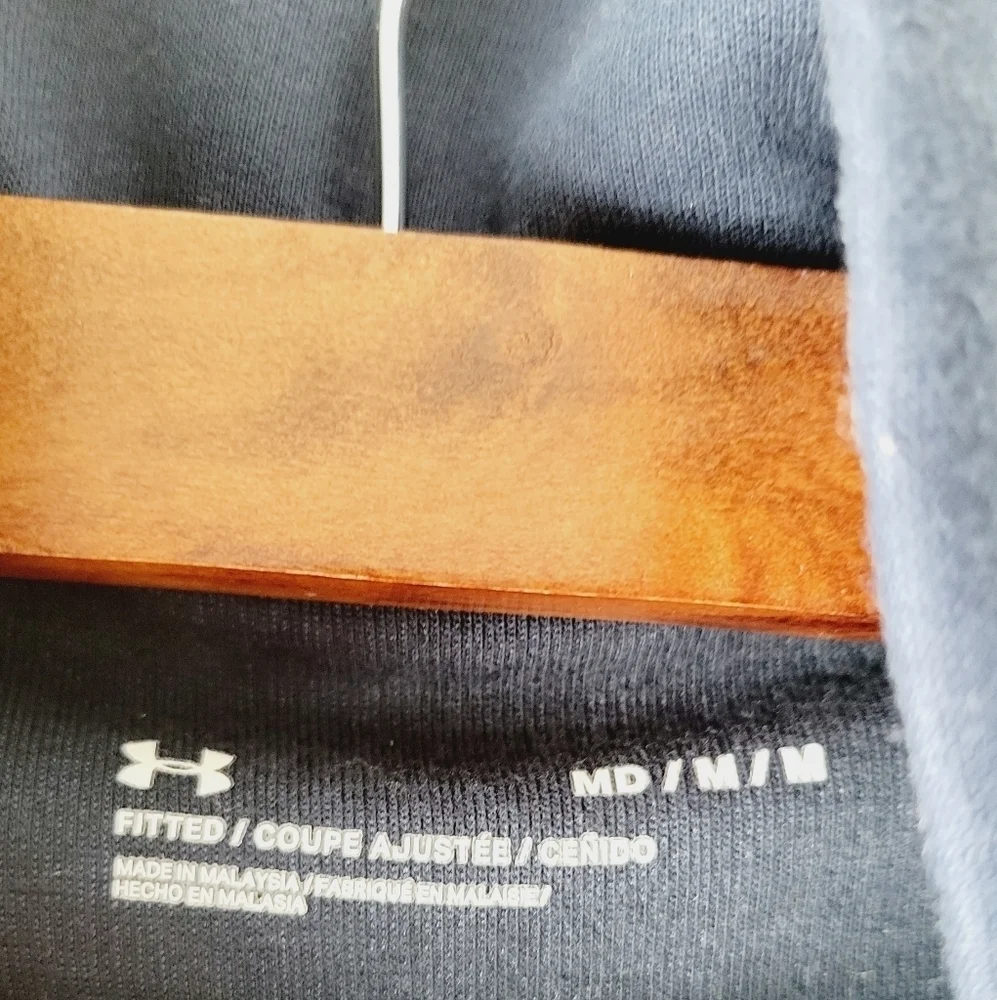 Men's‎ Under Armour sweater navy blue pull over sweater size M